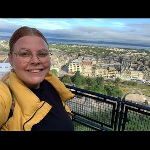 Meet your Posher, Caitlin